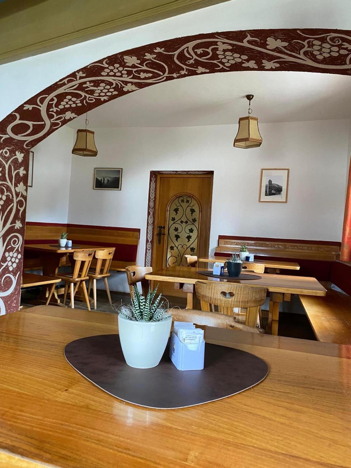 Garni Sonne Hotel Malles Venosta Bagian luar foto